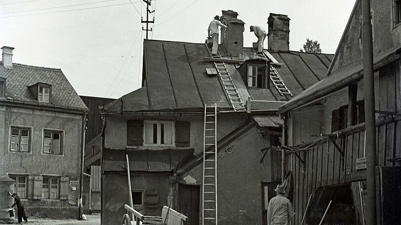 Der schlechte bauliche Zustand der Herbergshäuser erfordert ständige Instandhaltungsarbeiten.