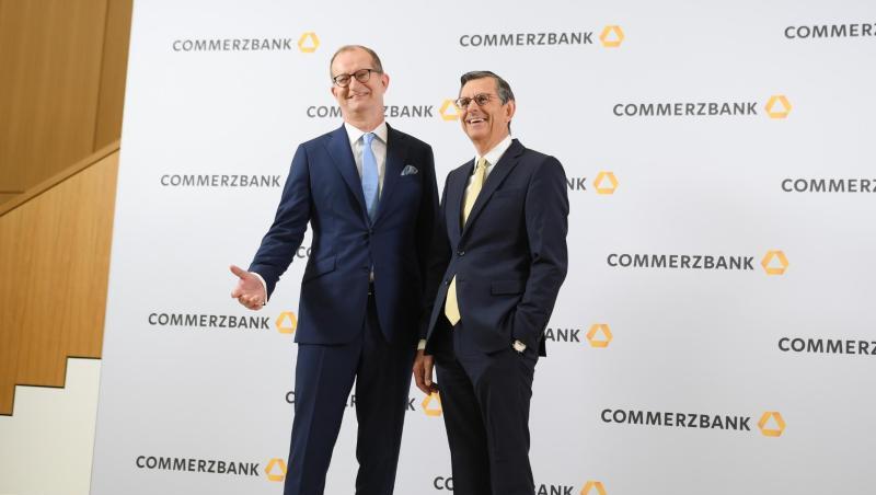 Martin Zielke (l) und Stefan Schmittmann, der neue Aufsichtsratsvorsitzende. Martin Zielke (l) und Stefan Schmittmann, der neue Aufsichtsratsvorsitzende.