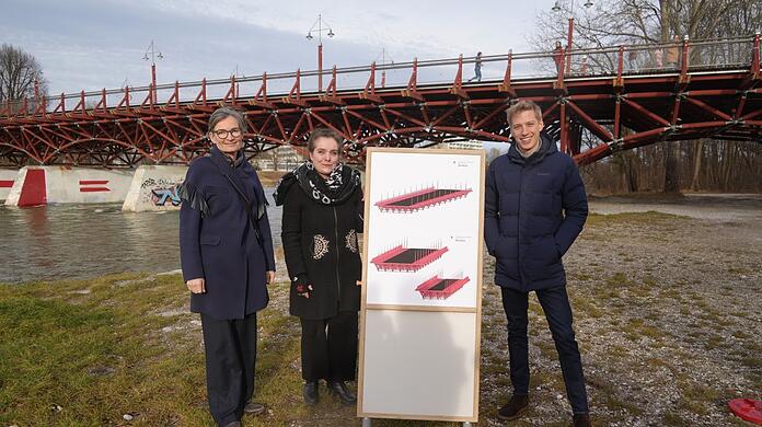 An der Tierparkbrücke: Konstanze Hofinger, Baureferentin Jeanne-Marie Ehbauer und Bürgermeister Dominik Krause.
