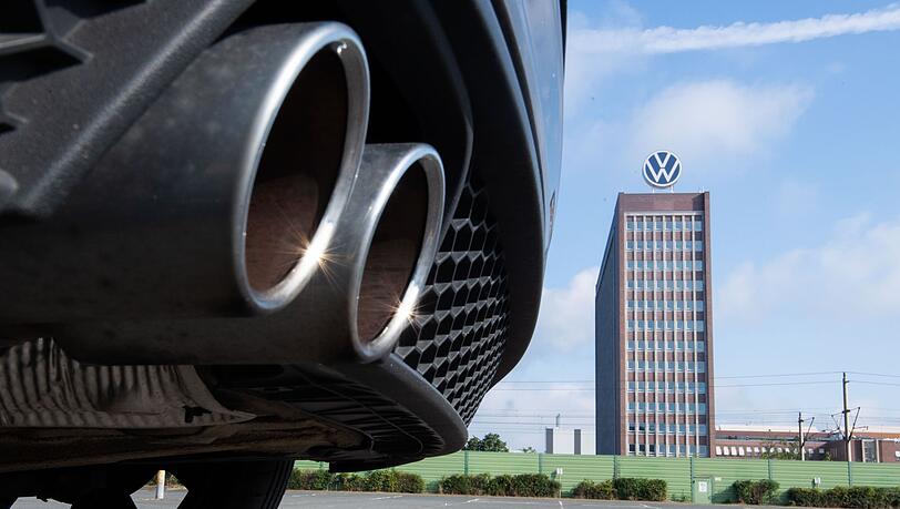 Der Dieselskandal kostete VW bereits Milliarden. Ein Bußgeld wegen Datenschutzverstößen bleibt den Wolfsburger nun aber erspart. (Archivfoto)