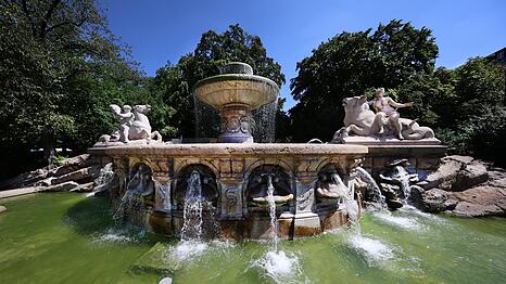 L&auml;uft noch: der Wittelsbacherbrunnen am Lenbachplatz.