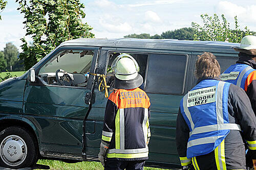 In diesem VW-Bus sprengte sich der Serienräuber in die Luft. Er überlebte schwer verletzt.