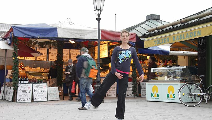 Ob Sie wie Elke Lindert auf dem Viktualienmarkt trainieren oder lieber daheim – Ihr Po wird es Ihnen danken. Ob Sie wie Elke Lindert auf dem Viktualienmarkt trainieren oder lieber daheim – Ihr Po wird es Ihnen danken.