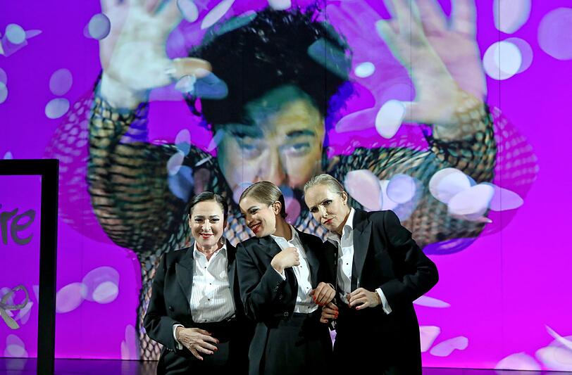 Die drei Lulus: Charlotte Schwab (links), Liliane Amuat und Juliane Köhler spielen Wedekind.