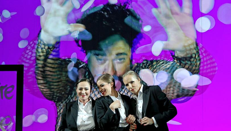 Die drei Lulus: Charlotte Schwab (links), Liliane Amuat und Juliane Köhler spielen Wedekind. Die drei Lulus: Charlotte Schwab (links), Liliane Amuat und Juliane Köhler spielen Wedekind.