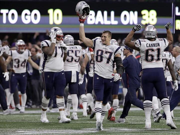 Die Spieler der New England Patriots feiern den Sieg im Super Bowl.