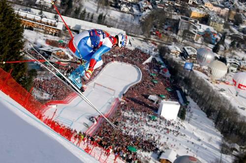 Es ist beinahe ein freier Fall, der Didier Defago in Kitzbühel auf den Gipfel seiner Karriere führt.