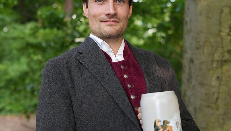 Der Wiener Matthias Wallig ist der Künstler, der den diesjährigen Krug der Wiesn-Wirte gestalten durfte. Der Wiener Matthias Wallig ist der Künstler, der den diesjährigen Krug der Wiesn-Wirte gestalten durfte.