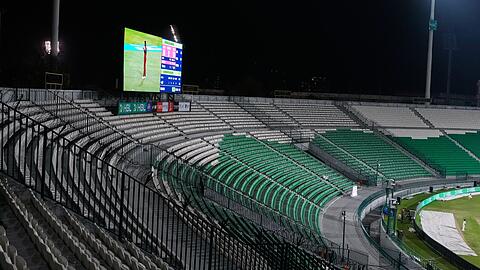 Um Sprit zu sparen, spielt die pakistanische Kricket-Liga seit Donnerstag vor leeren R&auml;ngen.