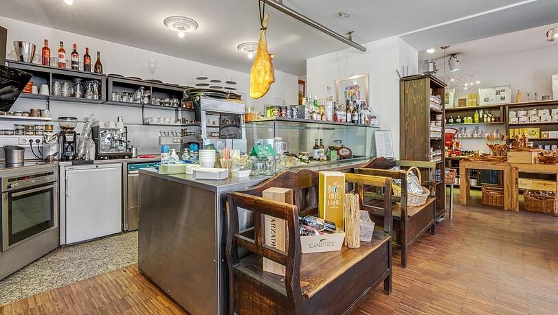 Lange musste auch die Küche im Casa del oliva kalt bleiben. Ab Donnerstag werden sie draußen in der Schirmgasse wieder Gäste bewirten. Lange musste auch die Küche im Casa del oliva kalt bleiben. Ab Donnerstag werden sie draußen in der Schirmgasse wieder Gäste bewirten.