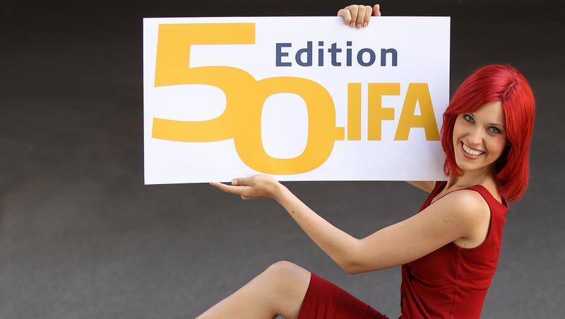Miss IFA lädt auf dem Gelände der Messe Berlin zur 50. IFA ein Miss IFA lädt auf dem Gelände der Messe Berlin zur 50. IFA ein