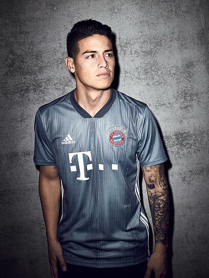 Der FC Bayern präsentiert die neuen Trikots für die Champions-League-Saison 2018/19 und setzt dabei auf Umweltschutz.