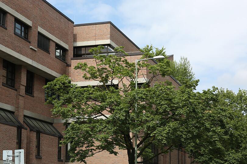 Gasteig-Rückseite &ndash; das Backsteingebirge an der Kellerstraße.