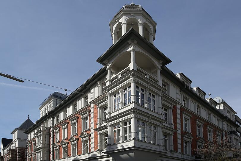 Im Stil der Neurenaissance 1888 in der Elvirastraße erbaut: Was für ein traumhafter Balkon - wer wollte da nicht gerne Türmer sein?