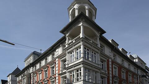 Im Stil der Neurenaissance 1888 in der Elvirastraße erbaut: Was für ein traumhafter Balkon - wer wollte da nicht gerne Türmer sein?