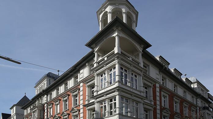 Im Stil der Neurenaissance 1888 in der Elvirastraße erbaut: Was für ein traumhafter Balkon - wer wollte da nicht gerne Türmer sein?