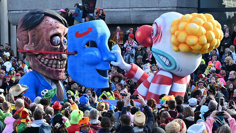 Die Bundestagswahlen finden wenige Tage vor dem Straßenkarneval - hier beim Rosenmontag in Düsseldorf - statt (Illustration)