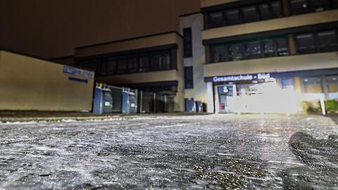 Am Morgen war es an vielen Orten spiegelglatt. An vielen Schulen fiel der Pr&auml;senzunterricht aus.
