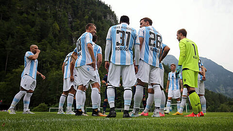 Reisen am Wochenende zurück nach München: Die Löwen im Trainingslager in Obertraun.
