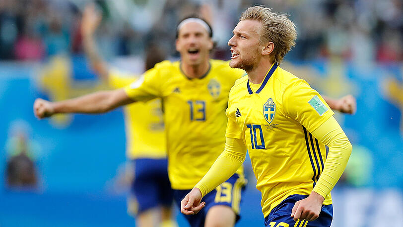 Emil Forsberg (rechts) bejubelt neben seinem Teamkollegen Gustav Svensson das schwedische Siegtor. Emil Forsberg (rechts) bejubelt neben seinem Teamkollegen Gustav Svensson das schwedische Siegtor.