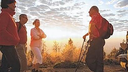 Herbstliche Wanderung: Um fit in die kalte Jahreszeit zu kommen, sollte man sich ausreichend bewegen. Herbstliche Wanderung: Um fit in die kalte Jahreszeit zu kommen, sollte man sich ausreichend bewegen.