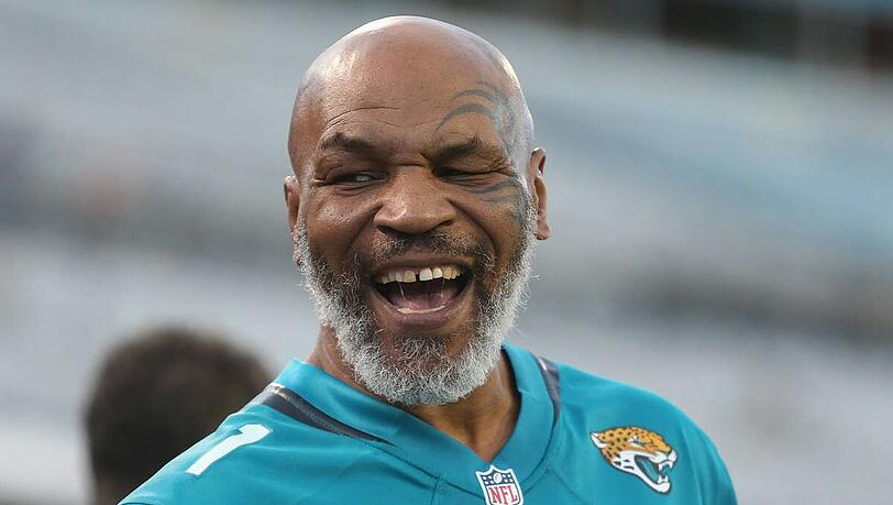 Mike Tyson will es nochmal wissen und tritt für einen Show-Kampf in den Ring. Mike Tyson will es nochmal wissen und tritt für einen Show-Kampf in den Ring.