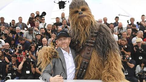 Ron Howard stellt mit Chewbacca seinen Film "Solo: A Star Wars Story" in Cannes vor.