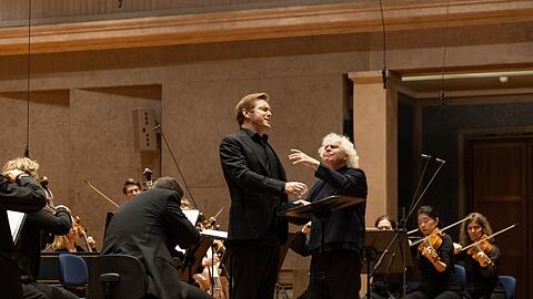 Simon Rattle und der Countertenor Tim Mead mit dem BR-Symphonieorchester im Herkulessaal.