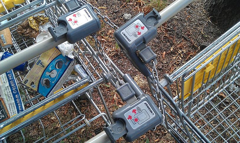 Alle drei Wägen wurden mittels Kette aneinander geschlossen.