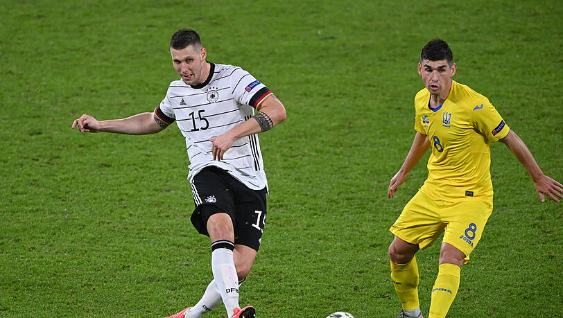 "Probleme gibt es bei Niklas Süle ganz sicher keine", sagt Schmaus über die Ernährung des bayerischen Abwehrstars (l.). "Probleme gibt es bei Niklas Süle ganz sicher keine", sagt Schmaus über die Ernährung des bayerischen Abwehrstars (l.).
