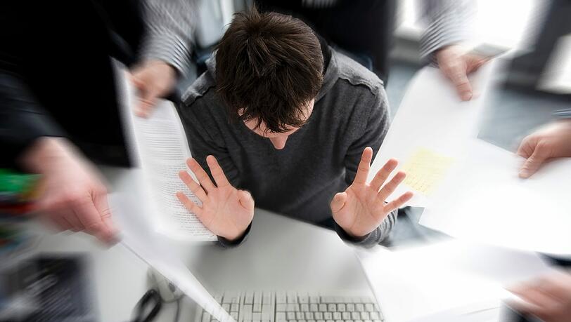 In Ostdeutschland ist Stress im Job laut Umfrage weiter verbreitet als im Westen. In Ostdeutschland ist Stress im Job laut Umfrage weiter verbreitet als im Westen.