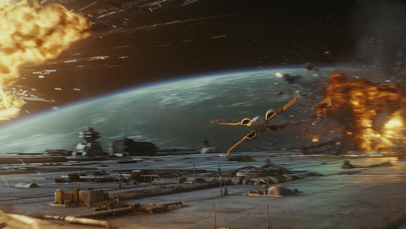 Die ewige Schlacht um das Lager der guten Rebellen in ihrem Resistance X-Wing.