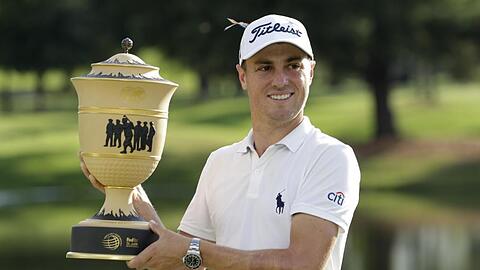 Justin Thomas aus den USA freut sich über seinen Sieg.