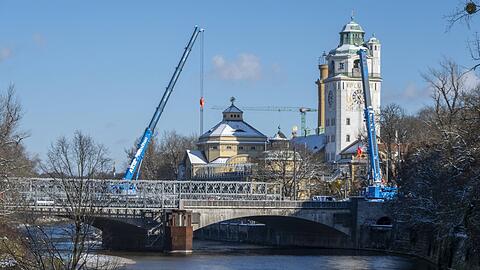 2025 gibt es auch gute Nachrichten: Die Bauarbeiten auf der Ludwigsbrücke neigen sich dem Ende zu. Seit letzter Woche werden die Behelfsbrücken abgebaut.