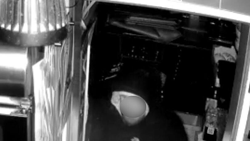 Die &Uuml;berwachungskamera im Vollaths konnte die Einbrecher w&auml;hrend ihrer Tat filmen. Die AZ musste das Bild aus rechtlichen Gr&uuml;nden verpixeln.