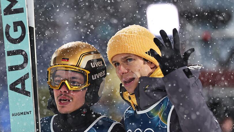 Ihren Olympia-Abschied aus Italien haben sich Philipp Raimund (l) und Andreas Wellinger anders vorgestellt. Ihren Olympia-Abschied aus Italien haben sich Philipp Raimund (l) und Andreas Wellinger anders vorgestellt.