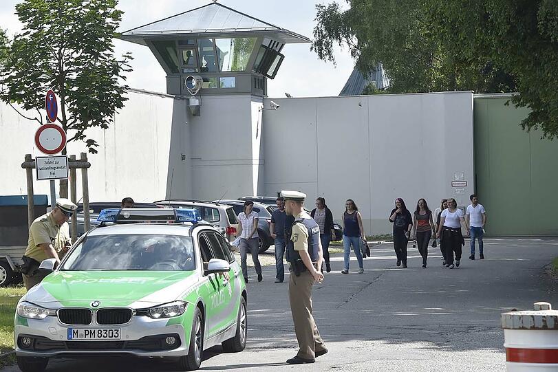 Die Bilder von der Räumungsübung im Gefängnis Stadelheim.