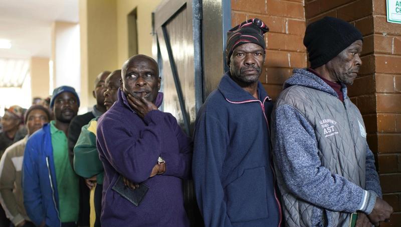 Südafrika wählt die 400 Abgeordneten des Parlaments sowie Provinzvertretungen. Südafrika wählt die 400 Abgeordneten des Parlaments sowie Provinzvertretungen.