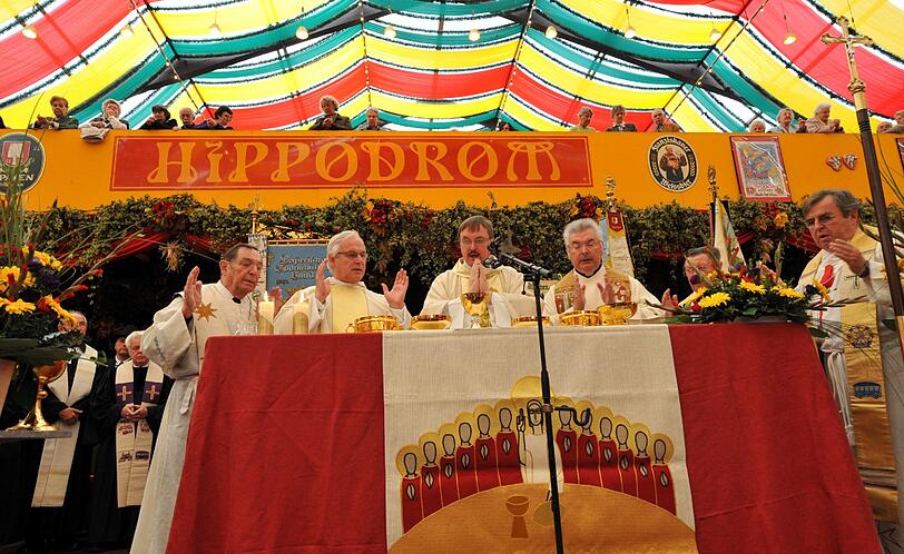 Im Hippodrom wurde der traditionelle Oktoberfest-Gottesdienst gefeiert und für eine friedliche Wiesn gebetet.