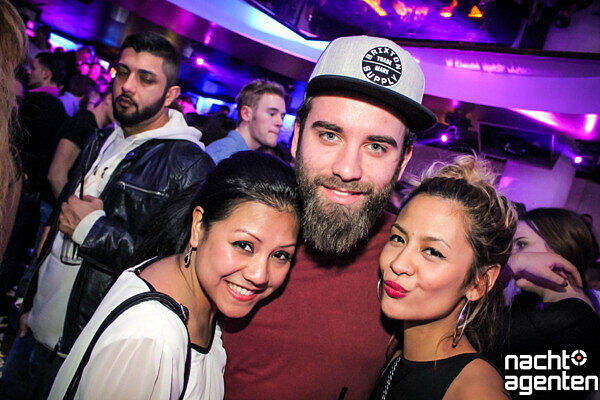 Die besten Partybilder vom Samstag. Hier aus dem Crown's Club.