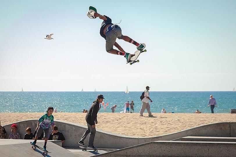 Eine beliebte Sportart unter Jugendlichen: Skateboarden.