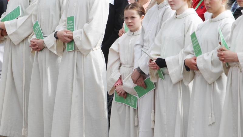 Messdiener bei einer Eucharistiefeier. Messdiener bei einer Eucharistiefeier.