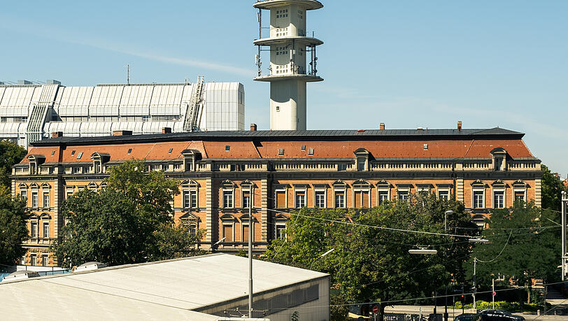 Riesiger, leer stehender Altbau in der Pappenheimstraße in der Maxvorstadt. (Archiv) Riesiger, leer stehender Altbau in der Pappenheimstraße in der Maxvorstadt. (Archiv)