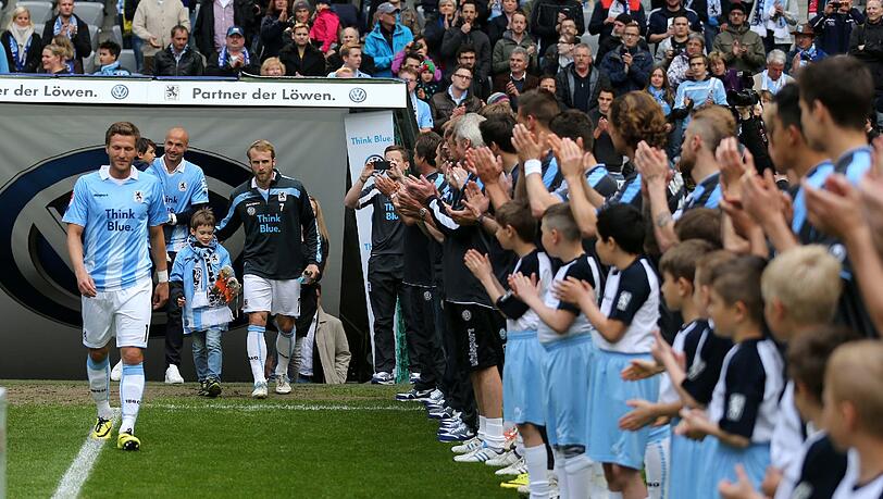 Benny Lauth, Daniel Bierofka und Necat Aygün werden verabschiedet beim TSV 1860 München. Benny Lauth, Daniel Bierofka und Necat Aygün werden verabschiedet beim TSV 1860 München.