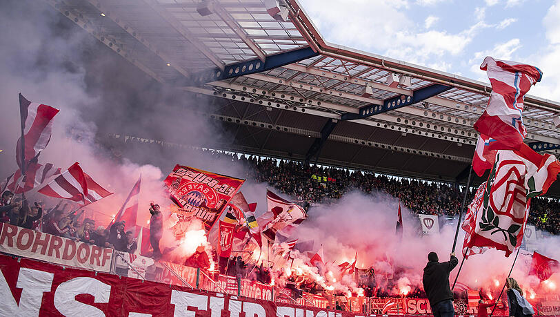 Zündelten in Nürnberg: die Ultras des FC Bayern. Zündelten in Nürnberg: die Ultras des FC Bayern.
