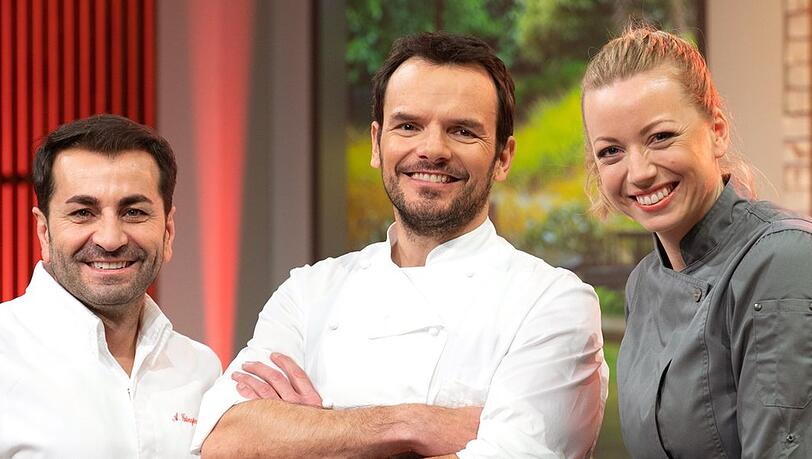 Steffen Hensslers (M) neue Show "Familien-Kochduell" startete am 21. Februar im Ersten.