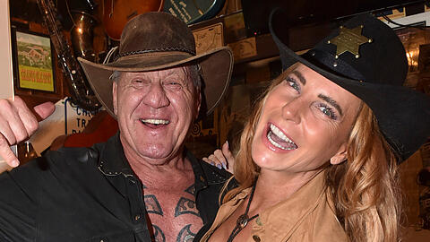 Seit vielen Jahren eng befreundet: Schwabings einstiger Szene-Wirt Hugo Bachmaier und DJ Giulia Siegel