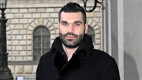 Mike Cees legt sich mit der Staatsanwaltschaft M&uuml;nchen an.