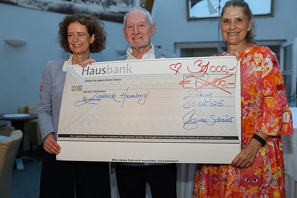 Dörthe Fries, Sepp Schauer und Corinna Binzer freuten sich über 31.000 Euro Spendensumme. Dörthe Fries, Sepp Schauer und Corinna Binzer freuten sich über 31.000 Euro Spendensumme.
