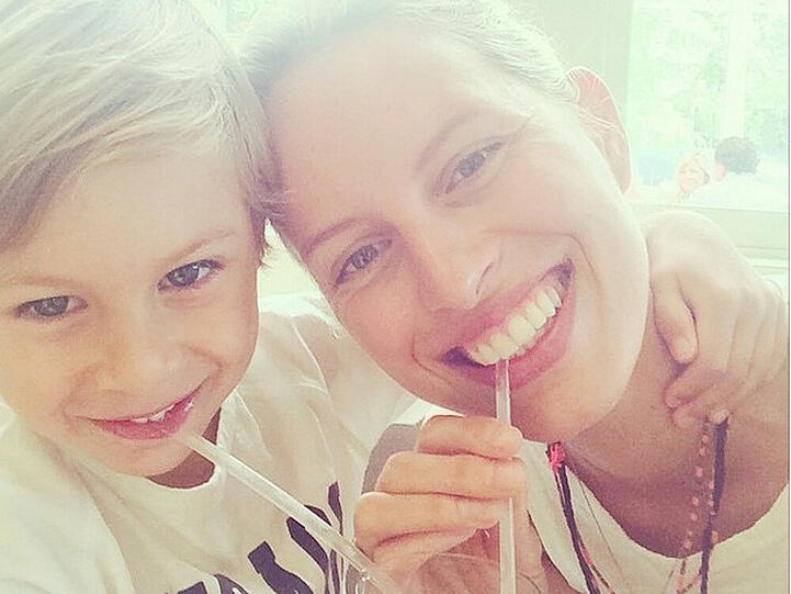 Karolina Kurkova genießt die Zeit mit ihrem Sohn